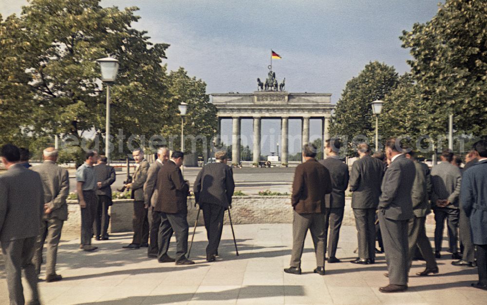 GDR photo archive: Berlin - Tourists and visitors in front of the blocking strip at the Brandenburg Gate with the Quadriga at Pariser Platz in Berlin, the former capital of the GDR, German Democratic Republic