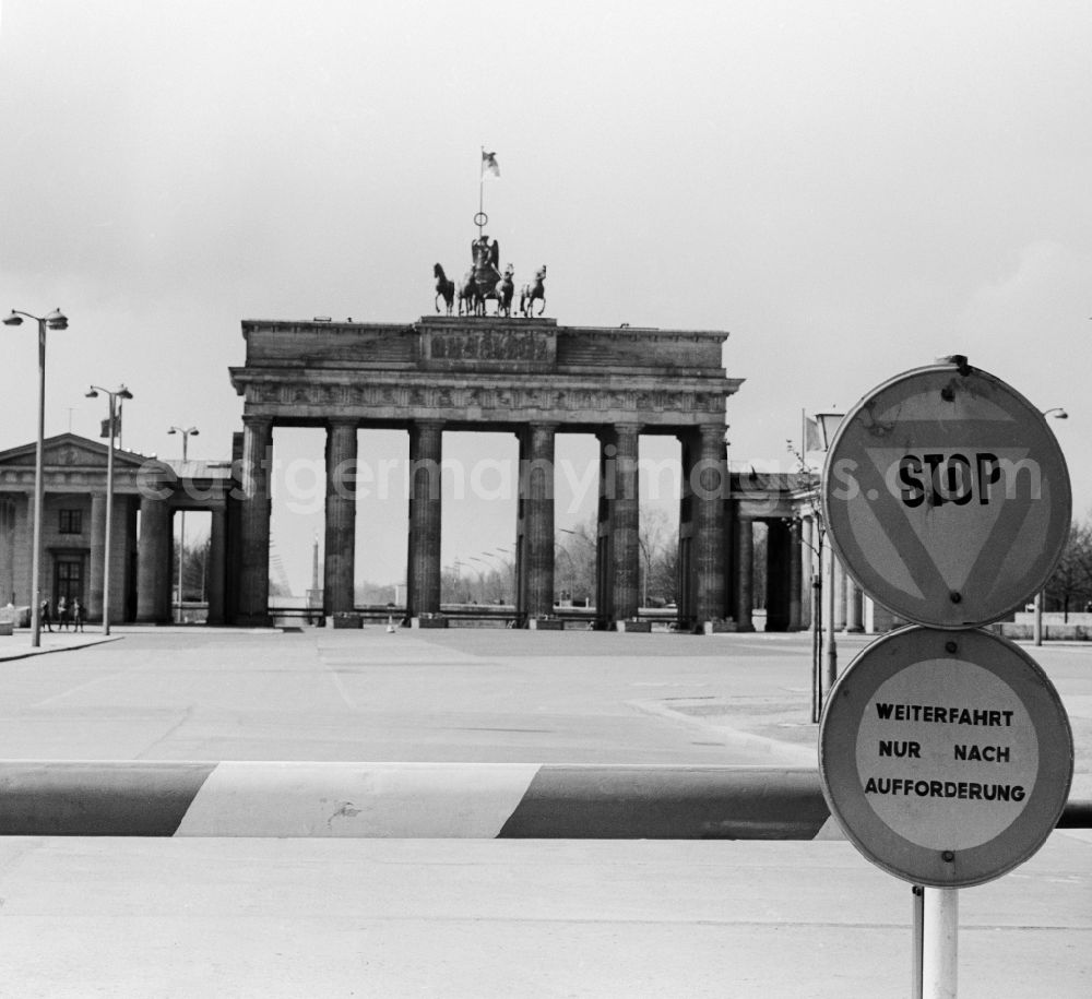 GDR photo archive: Berlin - The Brandenburg Gate with Quadriga at the Pariser Platz in Berlin, the former capital of the GDR, the German Democratic Republic