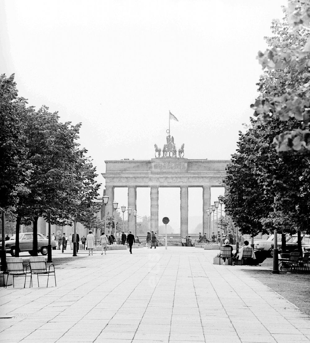 Berlin: The Brandenburg Gate with Quadriga at the Pariser Platz in Berlin, the former capital of the GDR, the German Democratic Republic