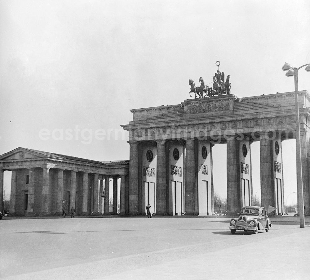 GDR photo archive: Berlin - The Brandenburg Gate with the quadriga in Berlin, the former capital of the GDR, German democratic republic