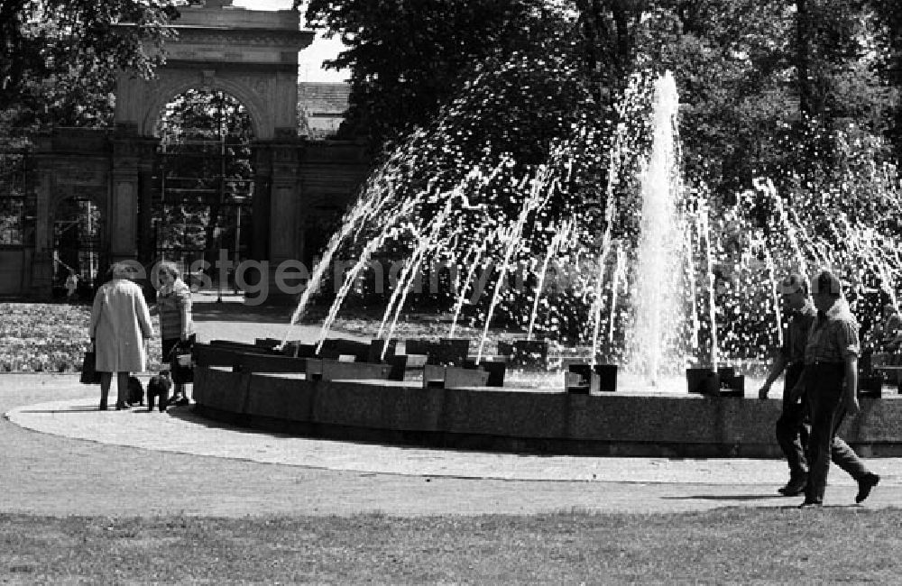 GDR picture archive: Berlin - Mai 1977 Berlin Bürgerpark- Brigade Bergmann Borsig.