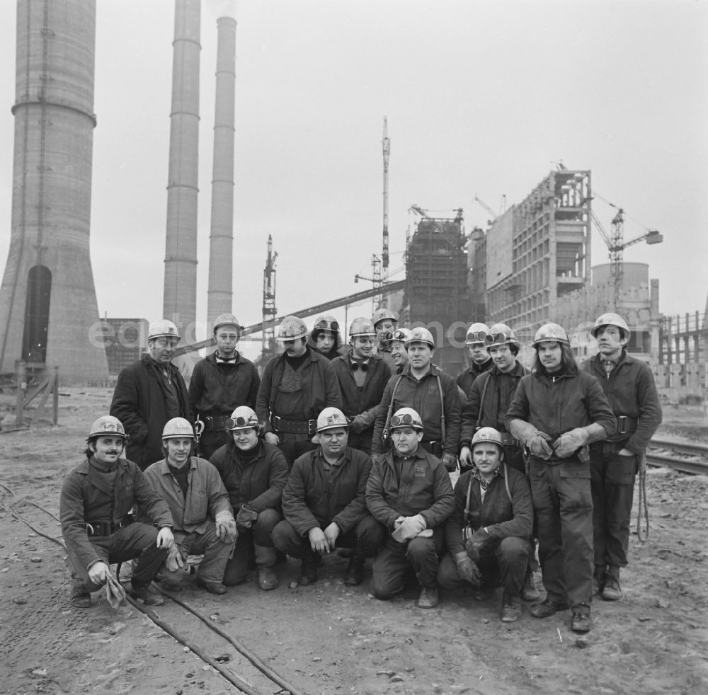 GDR image archive: Boxberg/Oberlausitz - A brigade in the power station Boxberg in Boxberg/Oberlausitz in the state Saxony on the territory of the former GDR, German Democratic Republic