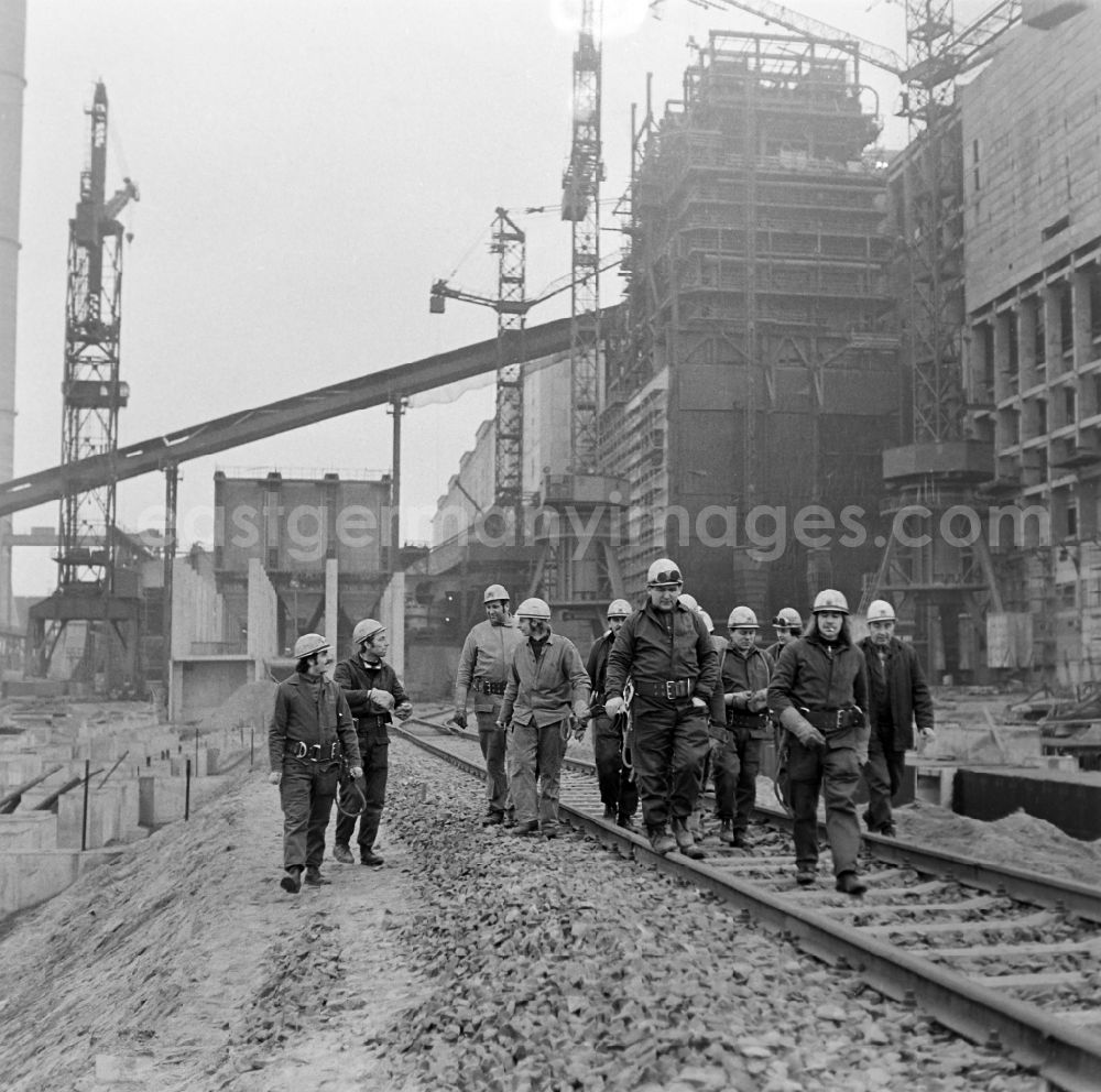 GDR photo archive: Boxberg/Oberlausitz - A brigade in the power station Boxberg in Boxberg/Oberlausitz in the state Saxony on the territory of the former GDR, German Democratic Republic