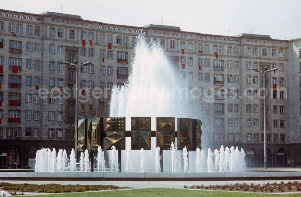 GDR photo archive: Berlin - Fountains on the Strausberger place in Berlin, the former capital of the GDR, German democratic republic