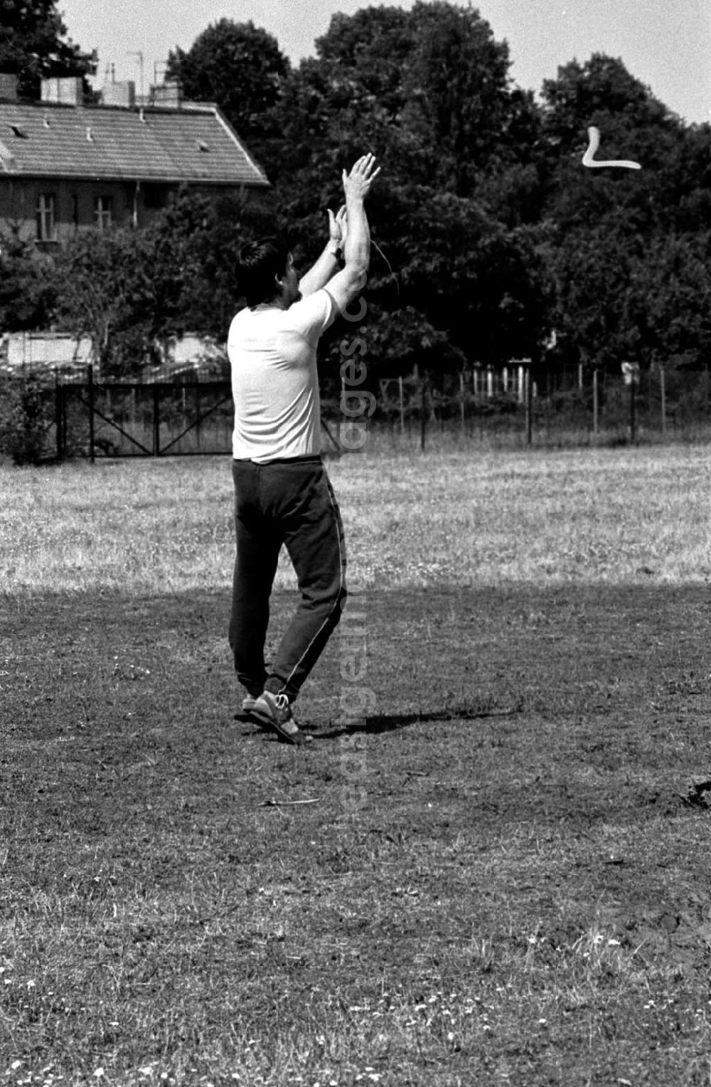 GDR image archive: Berlin-Pankow - Bumerang-Freizeitsportler in Pankow, Charlottenstr. 23.