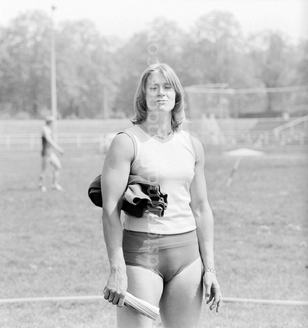 GDR photo archive: Potsdam - The German athlete and pentathlete Burglinde Pollak, married Grimm, the army sports club forward Potsdam (Potsdam ASK) in Potsdam in Brandenburg on the territory of the former GDR, German Democratic Republic