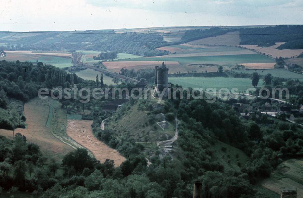 GDR image archive: Bad Kösen - Blick von der Rudelsburg auf die Burgruine Saaleck. View from the castle Rudelsburg of the castle ruin Saaleck.