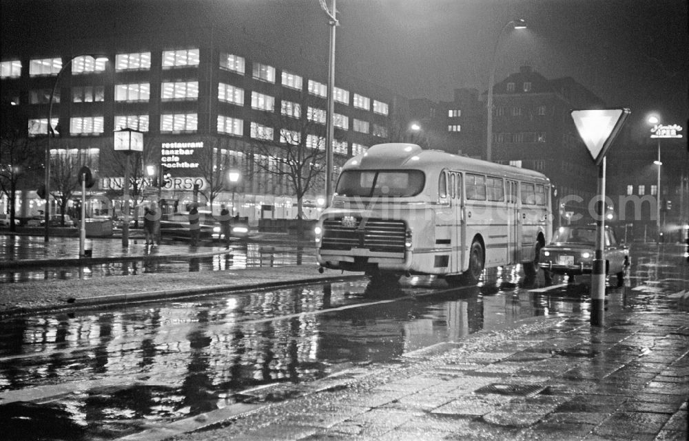 Berlin: Passenger omnibus IKARUS 55 in traffic on the street Unter den Linden corner Friedrichstrasse in local traffic use in the district Mitte in Berlin East Berlin in the area of the former GDR, German Democratic Republic