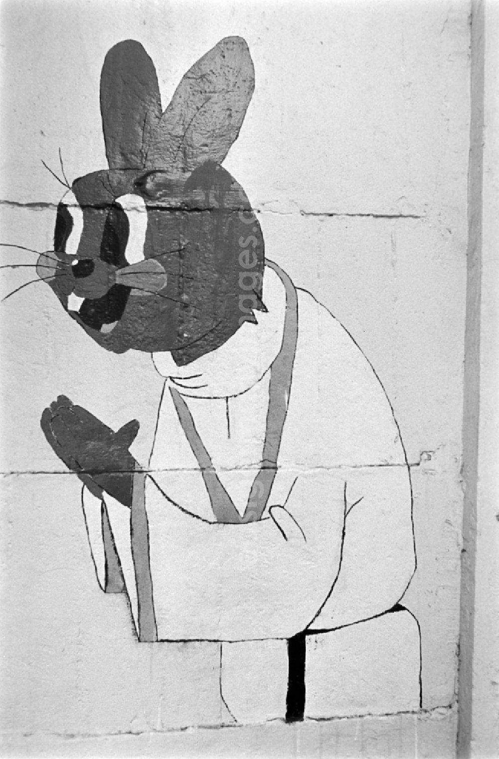 GDR picture archive: Laubusch - Painting in a bus stop in Laubusch in the state Saxony on the territory of the former GDR, German Democratic Republic