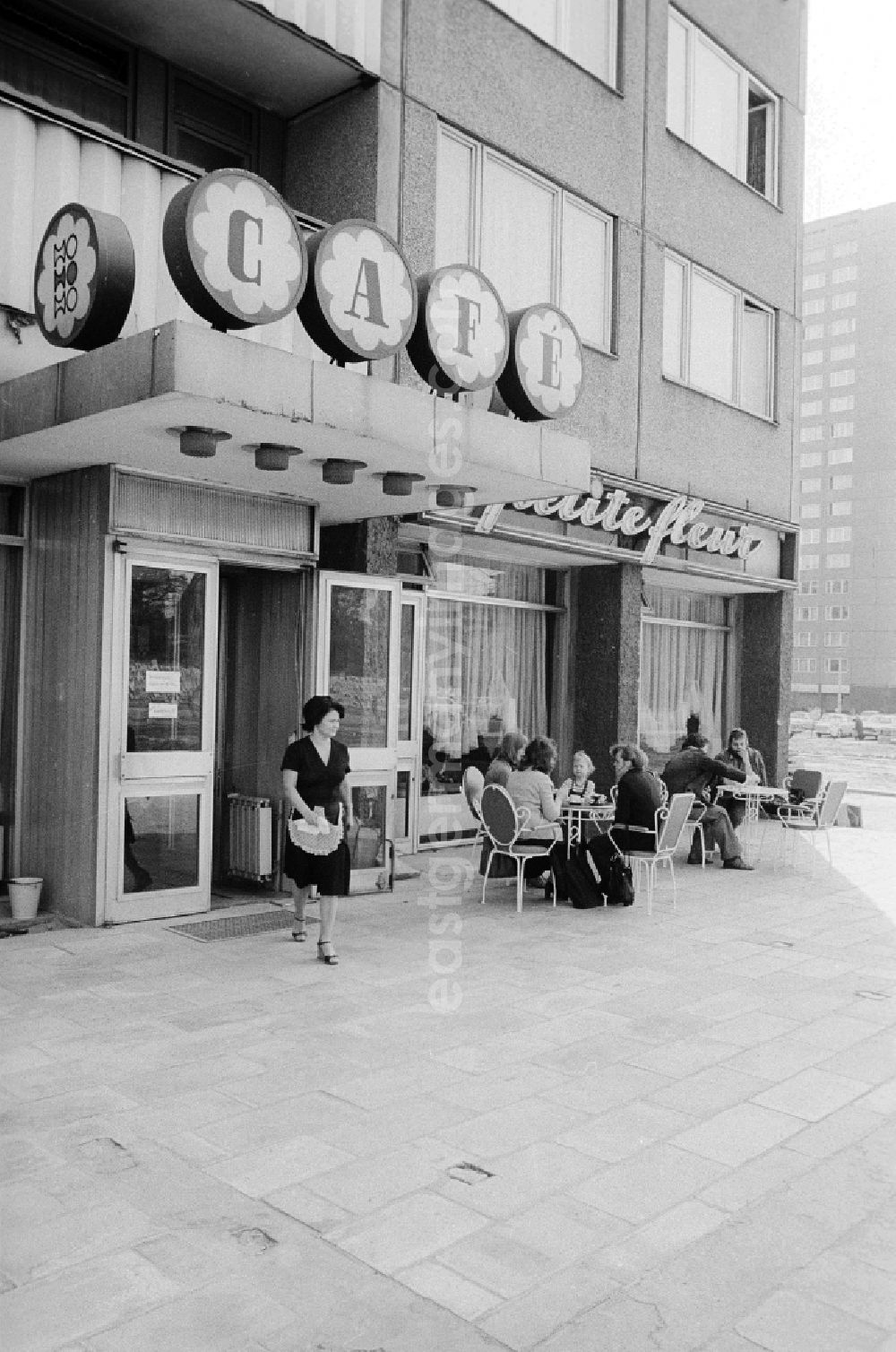 GDR image archive: Berlin - The cafe petite fleur the HO (trading organisation) in the Frankfurt avenue in Berlin, the former capital of the GDR, German democratic republic