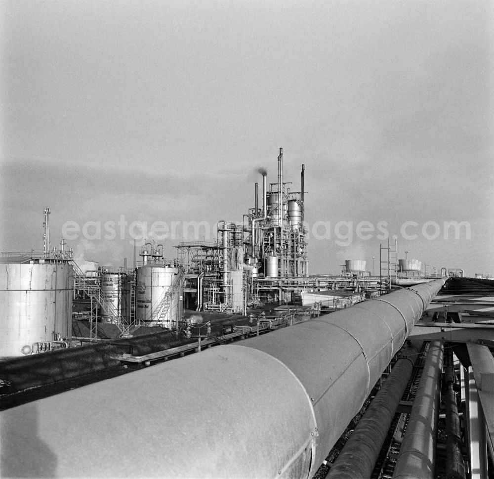 GDR photo archive: Leuna - Chemiewerk.
