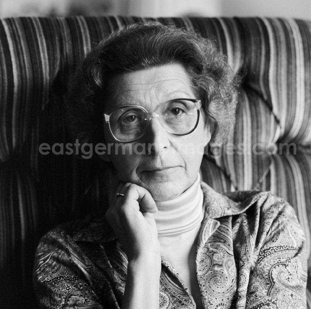 GDR photo archive: Hohen Neuendorf - Christel Guillaume was an agent of the Ministry for State Security of the GDR. In 1951, she married Günter Guillaume, who also Stasi agent war.1956 settled the couple on behalf of the Stasi in the FRG to where they masqueraded as refugees. Günter Guillaume Christel and settled in Frankfurt am Main and Christel was a secretary at the office party the SPD Hessen-Süd. In 1974 she and her husband discovered and arrested on April 24. She was sentenced to eight years in prison for treason and espionage. In 1981 the couple Guillaume in the context of an agent exchanges back to East Germany, where it was officially known as spies of the peace celebrated. Since then she has lived in retirement in Hohen Neuendorf near Berlin in a house built and secured just for her house