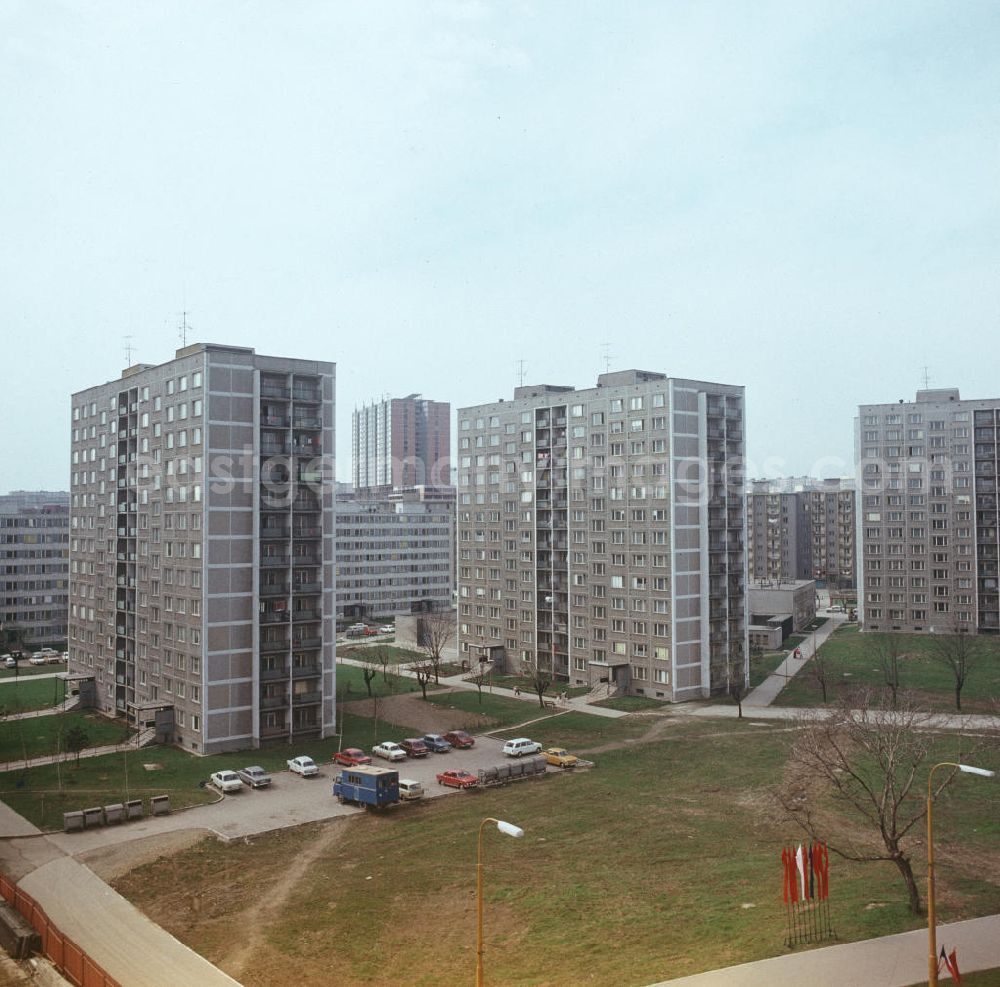GDR photo archive: Kosice - Blick auf eine Plattenbausiedlung in der slowakischen Stadt Kosice. Wie in der DDR und anderen sozialistischen Ländern entstanden auch in der CSSR in den 70er und 8