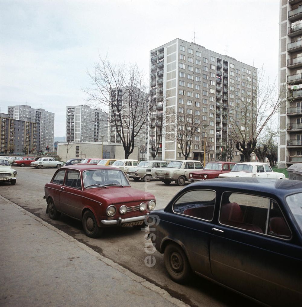 GDR picture archive: Kosice - Blick auf eine Plattenbausiedlung in der slowakischen Stadt Kosice. Wie in der DDR und anderen sozialistischen Ländern entstanden auch in der CSSR in den 70er und 8