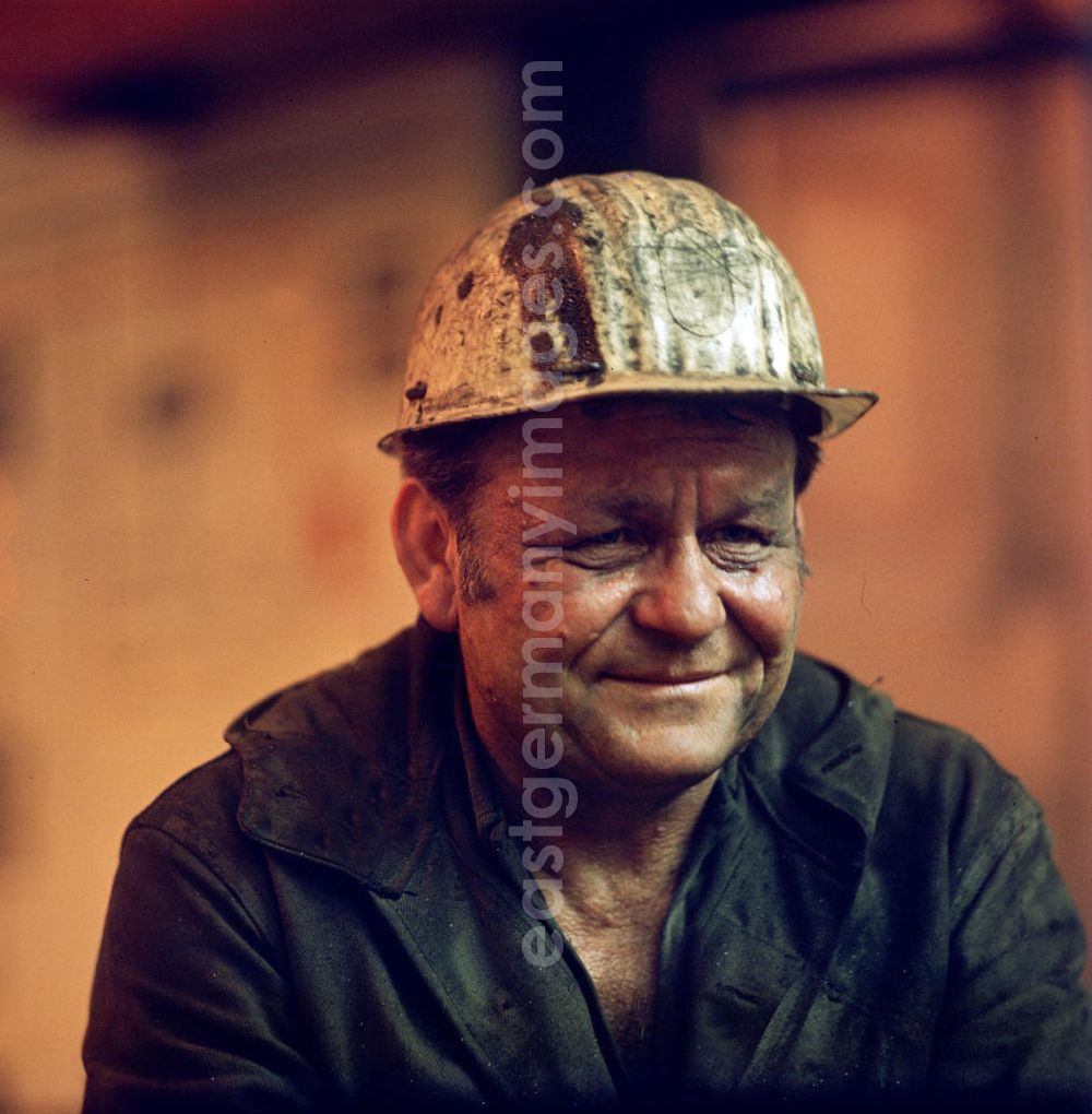 GDR image archive: Kosice - Arbeiter im 1959 als Volkseigener Betrieb gegründeten Stahlwerk der ostslowakischen Stadt Kosice.
