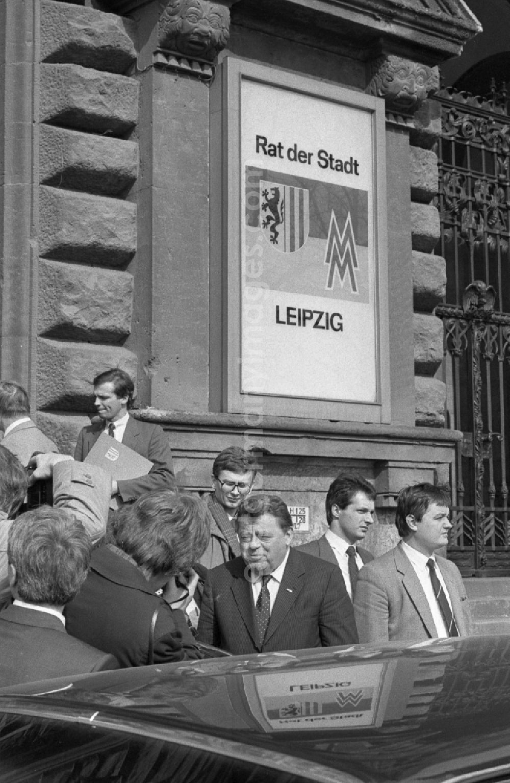 GDR image archive: Leipzig - Reception for politicians CSU chairman Franz Josef Strauss in front of the town hall in the district of Mitte in Leipzig in the state of Saxony in the area of the former GDR, German Democratic Republic