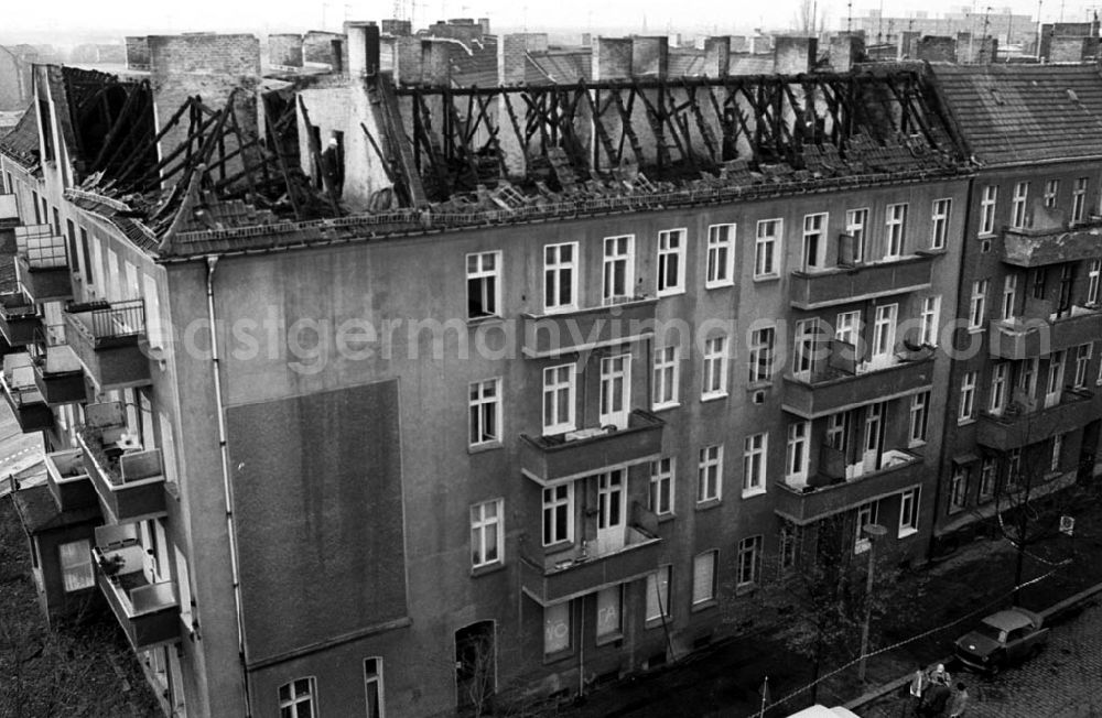 GDR image archive: Berlin - Dachstuhlbrand in der Janninger Str. 27.11.92