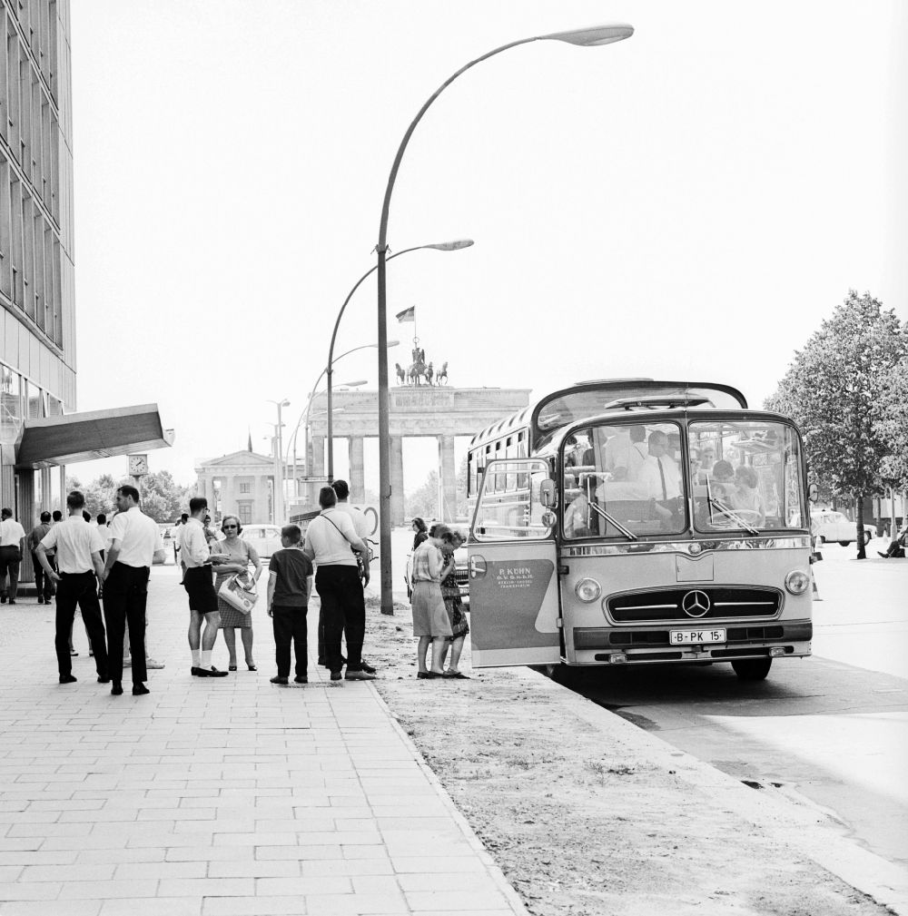 GDR photo archive: Berlin - Daimler Benz bus / coach O'3