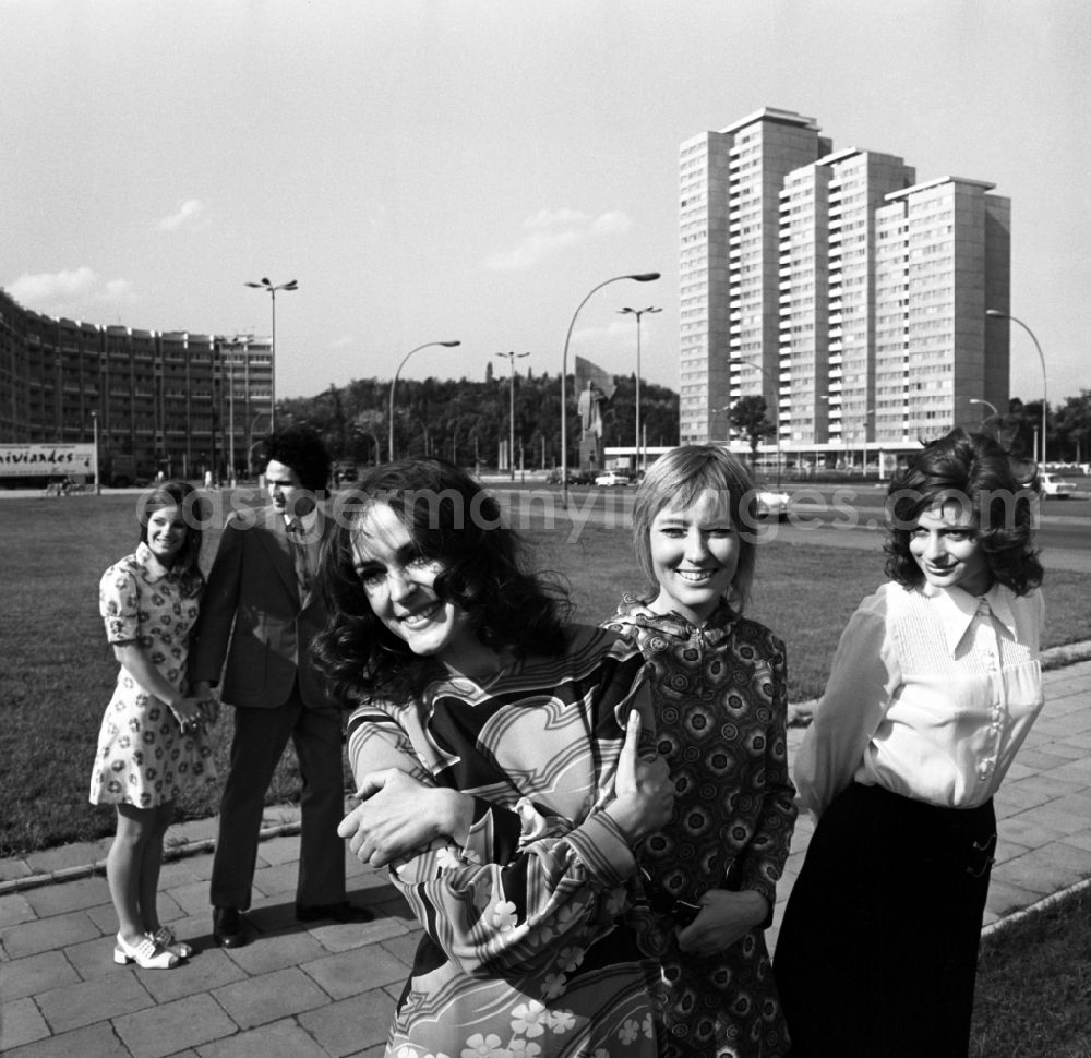 GDR image archive: Berlin - Young woman presents current women's fashion collection the summer fashion in Berlin, the former capital of the GDR, German Democratic Republic