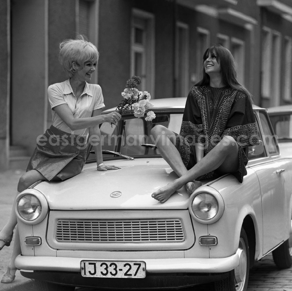 GDR picture archive: Berlin - Young woman presents current women's fashion collection summer fashion in front of a Trabant P 6