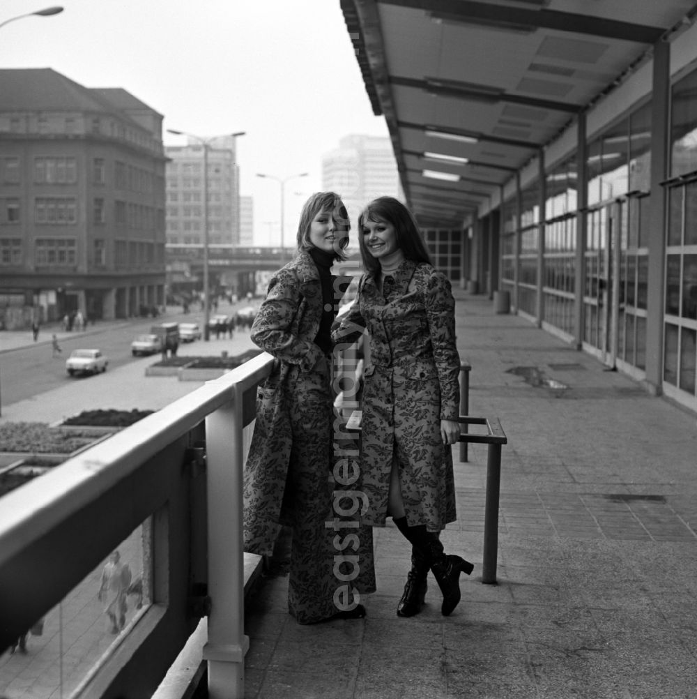 GDR picture archive: Berlin - Young womans presents current women's fashion collection the autumn collection in Berlin, the former capital of the GDR, German Democratic Republic
