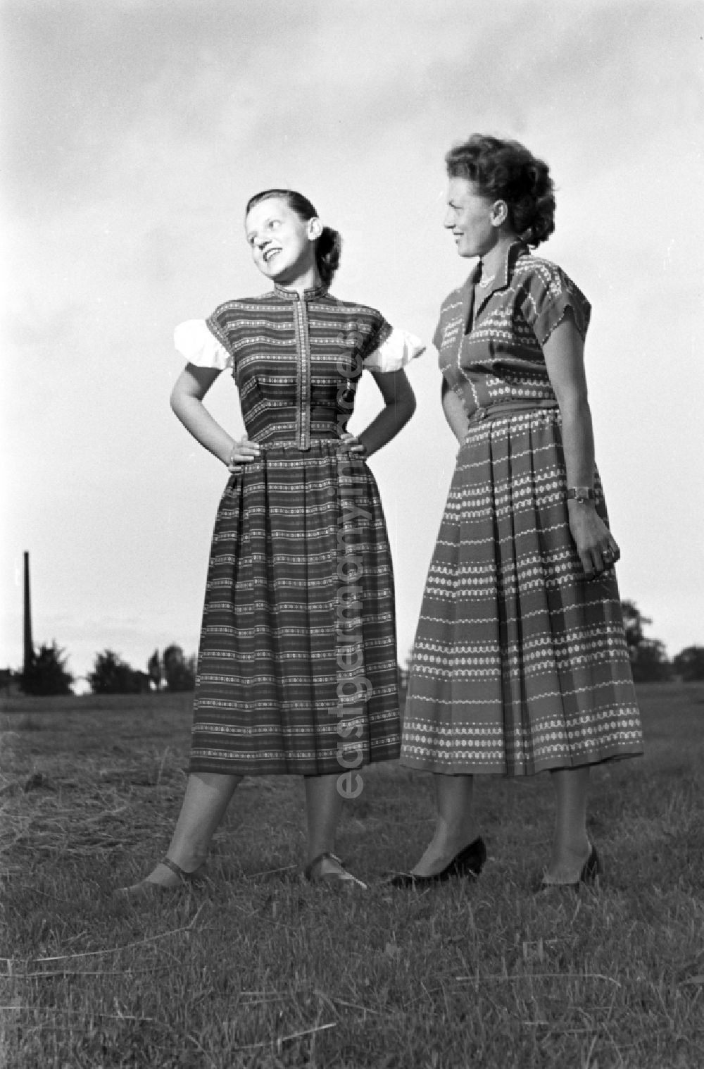 GDR photo archive: Plauen - Young woman presents current women's fashion collection des VEB Plauener Damen-Konfektion in Plauen Vogtland in the state Saxony on the territory of the former GDR, German Democratic Republic
