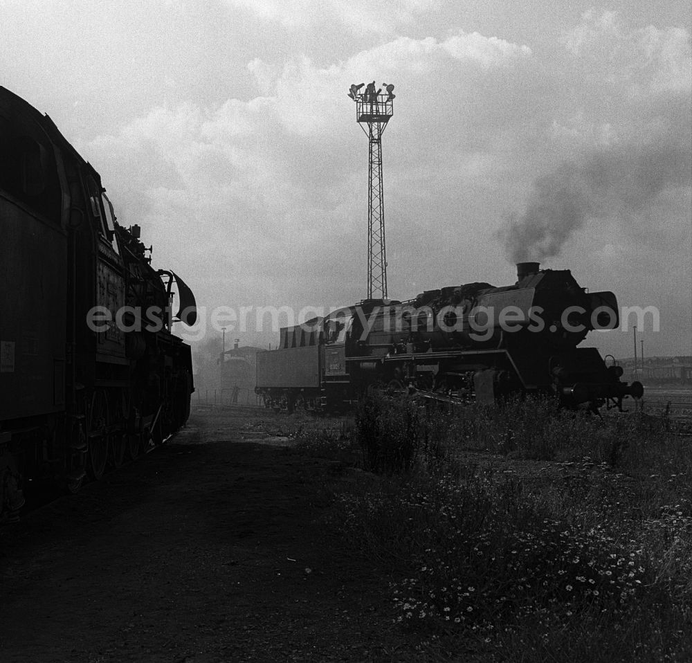 GDR image archive: Halberstadt - Steam locomotive of the Deutsche Reichsbahn class 5