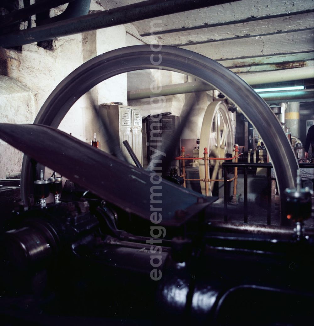 GDR image archive: Oldisleben - Dampfmaschine in der Zuckerfabrik Oldisleben. Hier handelt es sich um eine Pumpdampfmaschine. Erbaut wurde sie im Jahre 19