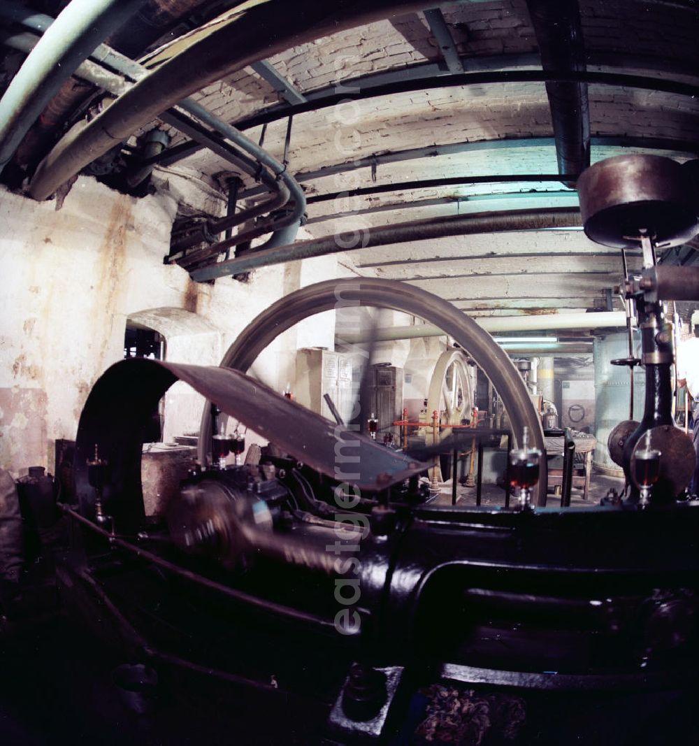 GDR photo archive: Oldisleben - Dampfmaschine in der Zuckerfabrik Oldisleben. Hier handelt es sich um eine Pumpdampfmaschine. Erbaut wurde sie im Jahre 19