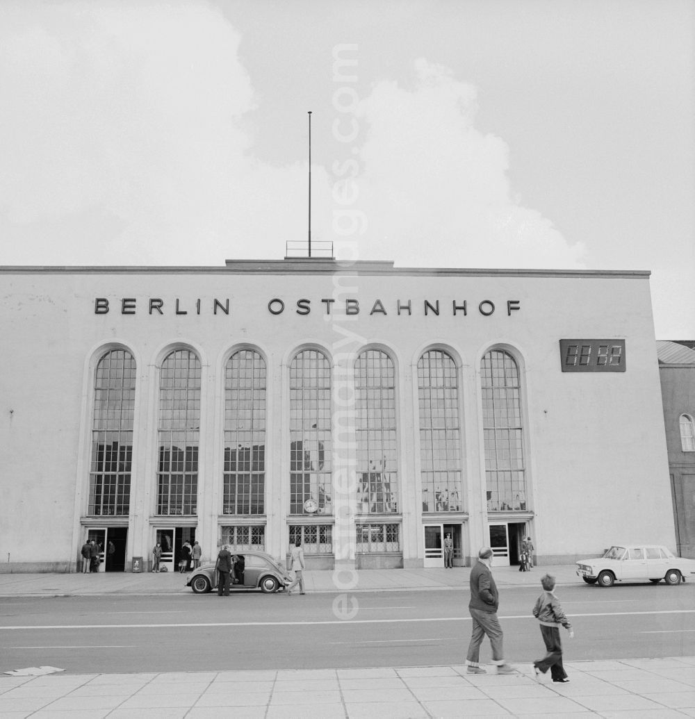 Berlin: The main entrance to the Berlin Ostbahnhof with digital clock on the facade in Berlin - Friedrichshain. In 195