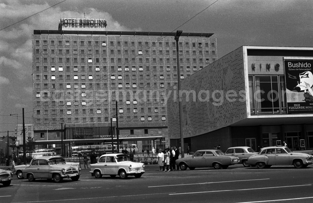 GDR image archive: Berlin - Mitte - The Hotel Berolina and the cinema International in Berlin - Friedrichshain. The Berolina Hotel was a hotel in Berlin's Karl-Marx-Allee. It existed from 1963 to 1996 and stood back from the street frontage behind the Kino International