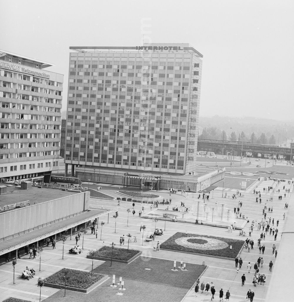 GDR picture archive: Dresden - The Inter Hotel Neva in Dresden in Saxony. The hotel is in prefab on the St. Petersburg street in Dresden