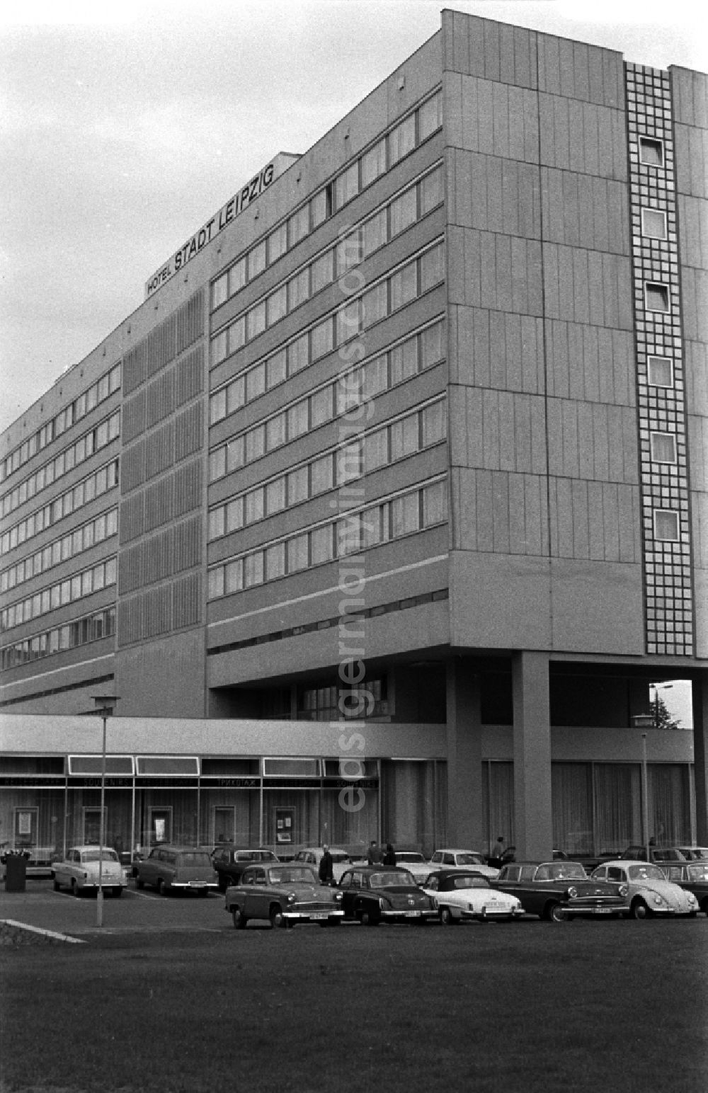 Leipzig: The hotel was opened in 1964 in Leipzig. From 1965 to 1990 it was operated by Inter Hotel GDR until 1992 by the Inter Hotel AG. In its place now stands a new building erected in the 9