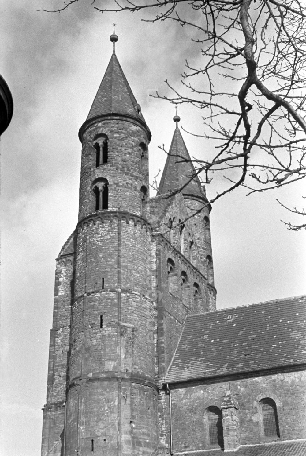 GDR picture archive: Magdeburg - The Monastery of Our Lady is a monastery in the old town of Magdeburg. The ensemble is one of the most important Romanesque plants in Germany. Today the buildings are used as a municipal art museum and concert hall. The monastery is one of the most famous sights of the city