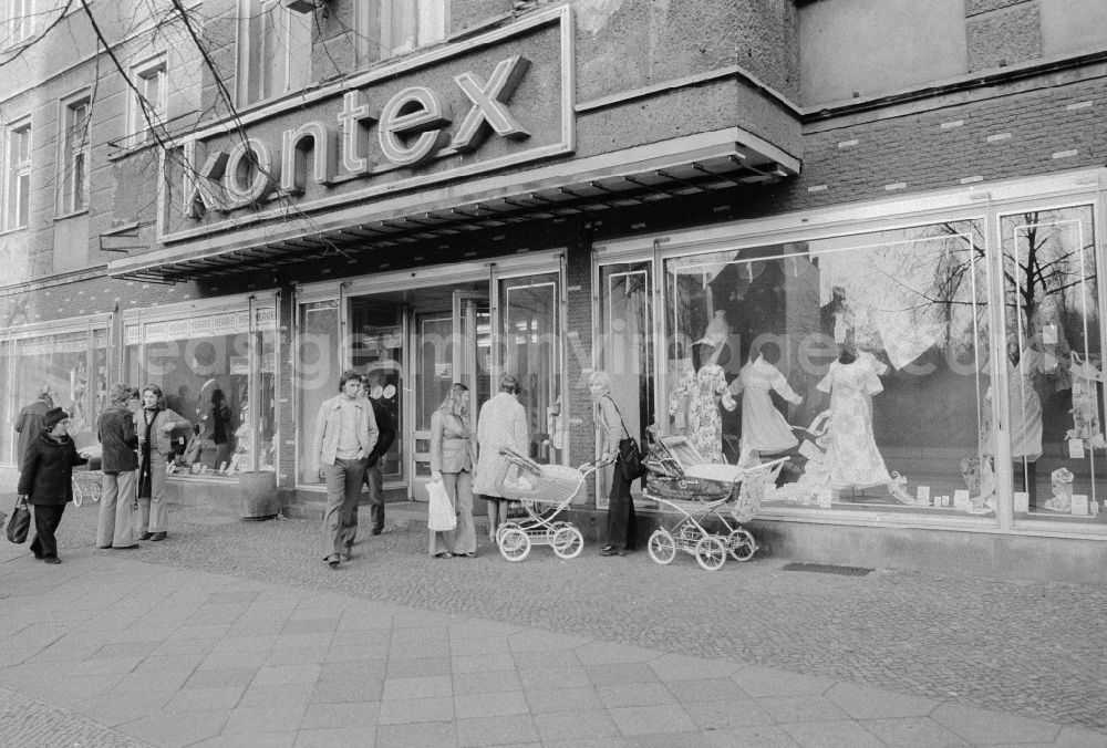 GDR photo archive: Berlin - Entrance of the kontex department store in the Frankfurt avenue in Berlin, the former capital of the GDR, German democratic republic