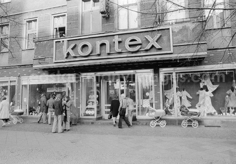 GDR picture archive: Berlin - Entrance of the kontex department store in the Frankfurt avenue in Berlin, the former capital of the GDR, German democratic republic