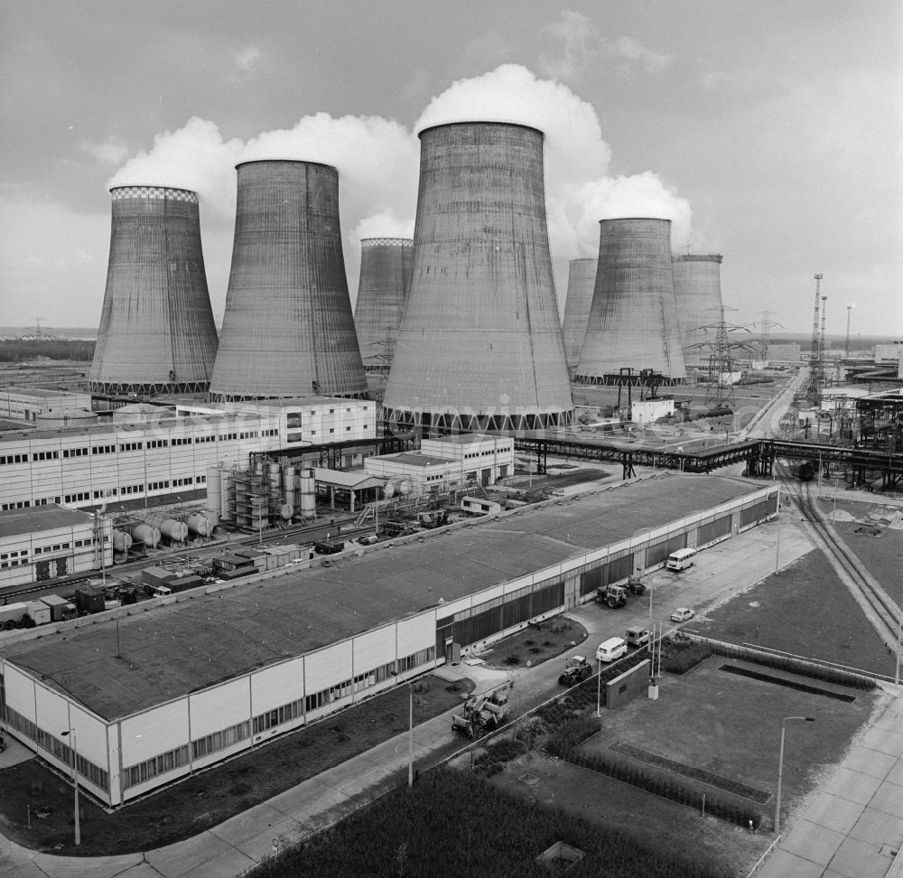 GDR picture archive: Jänschwalde - The power plant Jaenschwalde is a thermal power plant in southeastern Brandenburg, which is mainly fueled by lignite. The initial start-up was the 1981