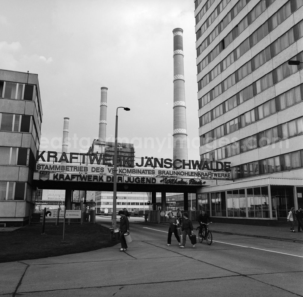 GDR image archive: Jänschwalde - The power plant Jaenschwalde is a thermal power plant in southeastern Brandenburg, which is mainly fueled by lignite. The initial start-up was the 1981. Here the plant entrance