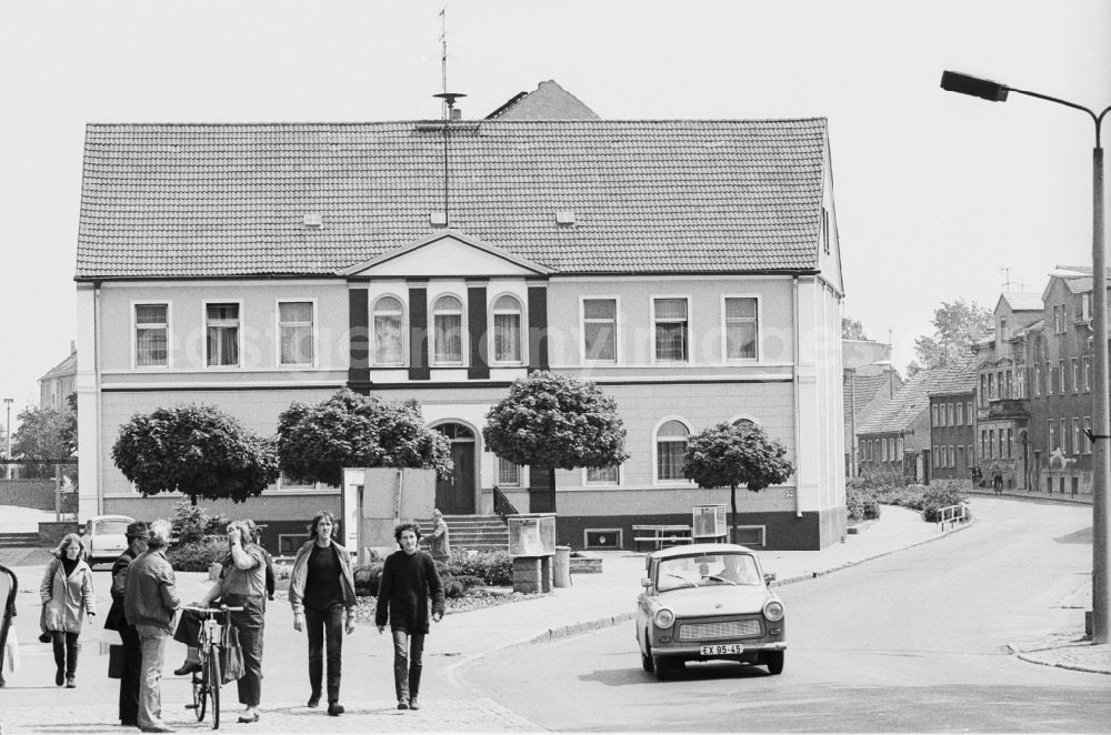 GDR photo archive: Seelow - The Town Hall, City Council today, on the Kustriner road in Seelow in the state of Brandenburg. Seelow is located on the western edge of the Oderbruch, on the main road 1