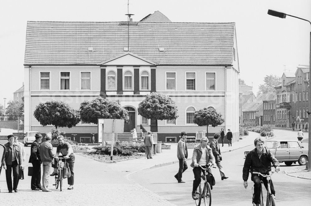 GDR picture archive: Seelow - The Town Hall, City Council today, on the Kustriner road in Seelow in the state of Brandenburg. Seelow is located on the western edge of the Oderbruch, on the main road 1
