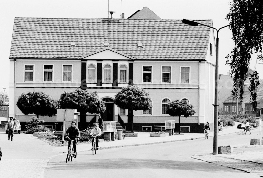 GDR image archive: Seelow - The Town Hall, City Council today, on the Kustriner road in Seelow in the state of Brandenburg. Seelow is located on the western edge of the Oderbruch, on the main road 1