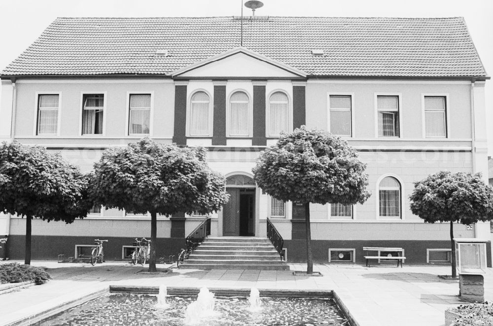 GDR image archive: Seelow - The town hall, today local authority, Seelow in the state of Brandenburg. Seelow is located on the western edge of the Oderbruch, on the main road 1