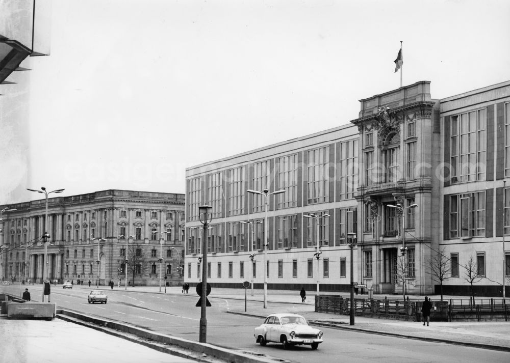 GDR image archive: Berlin - The Council of State building of the GDR in Berlin. The Council of State of the GDR from 196