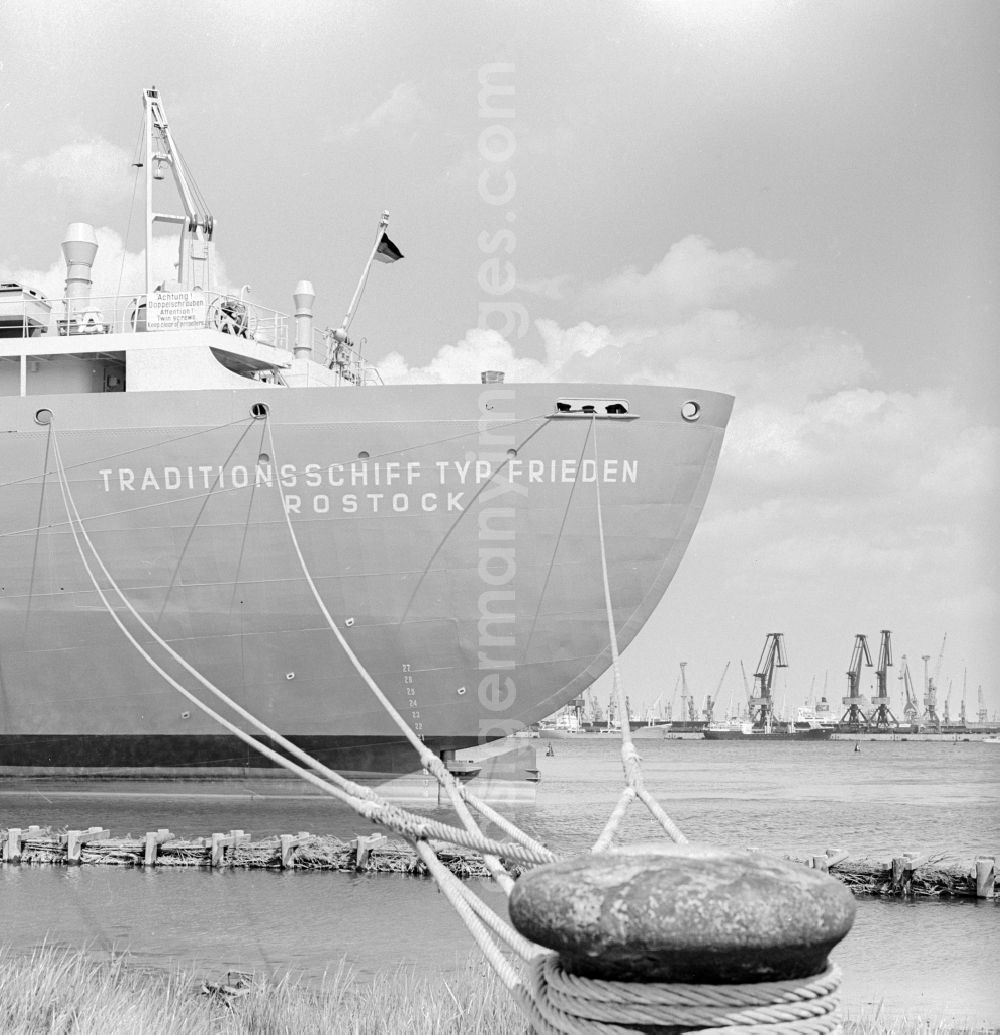 GDR image archive: Rostock - The traditional type of vessel Peace in the port at the lower Warnow in Rostock in Mecklenburg-Vorpommern on the territory of the former GDR, German Democratic Republic. 197