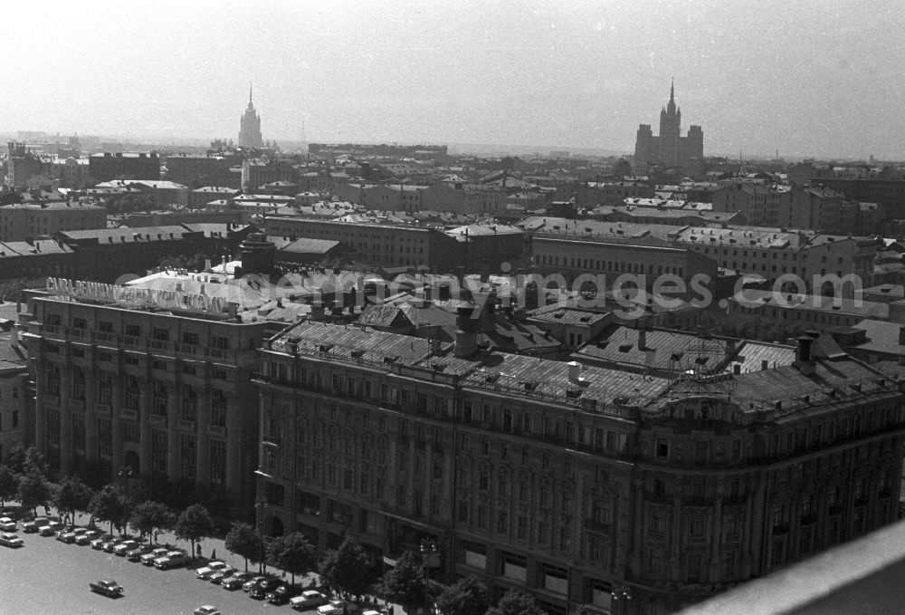 GDR photo archive: Moskau - The department store GUM is a former department store and now a refined shopping center in the Russian capital Moscow. The building of GUM is located on the Red Square, opposite the Lenin Mausoleum and the Kremlin. In the background the Lomonosov University is to see. In the right background is the building of the Foreign Ministry