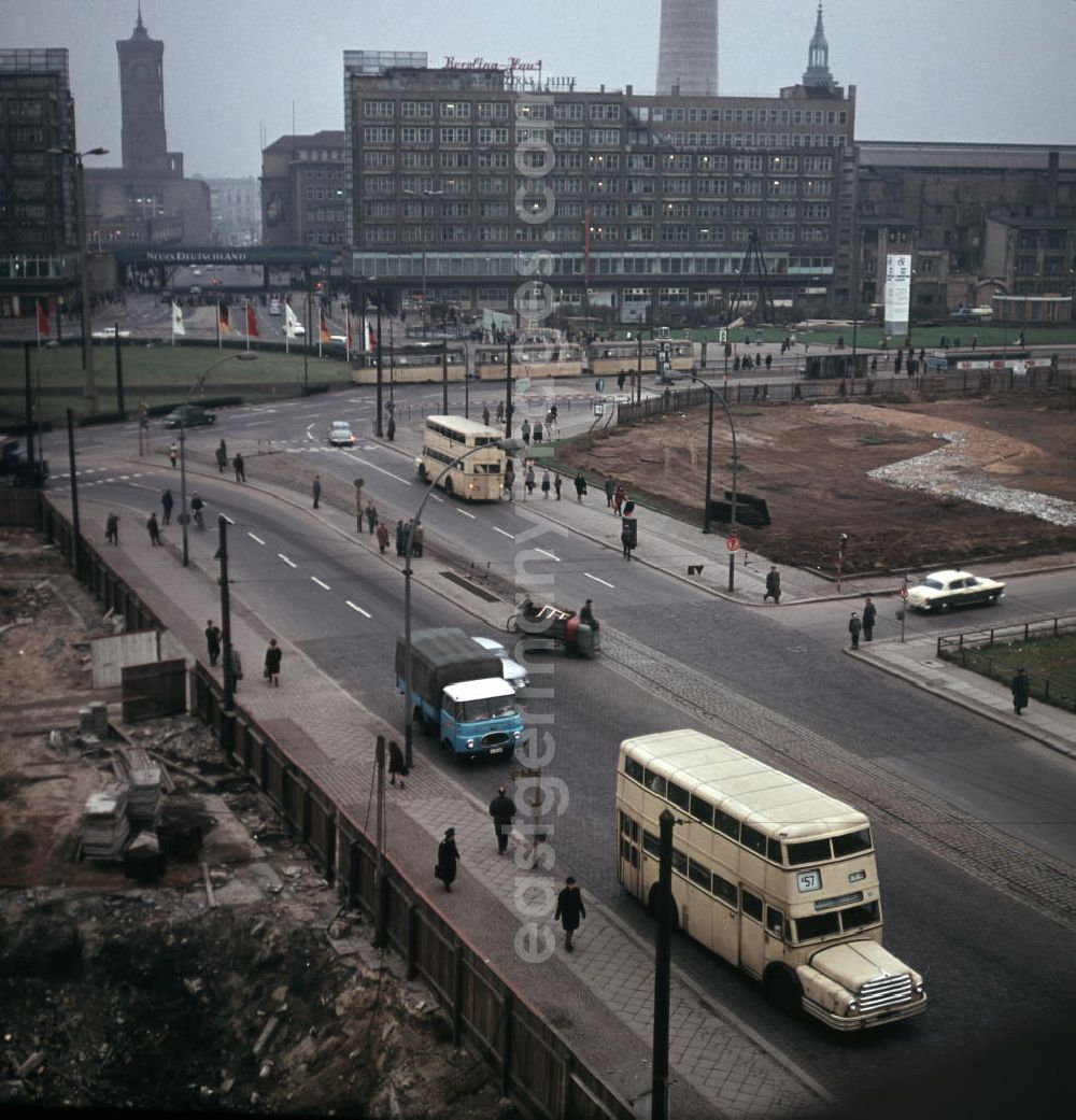 GDR image archive: Berlin - Großbaustelle Alexanderplatz - hier entsteht Mitte der 6