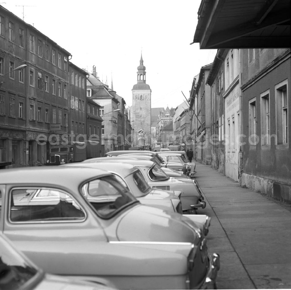 GDR image archive: Bautzen - Blick durch die Lauenstraße auf den Lauenturm mit dem Reiterstandbild des König Albert von Sachsen in Bautzen.