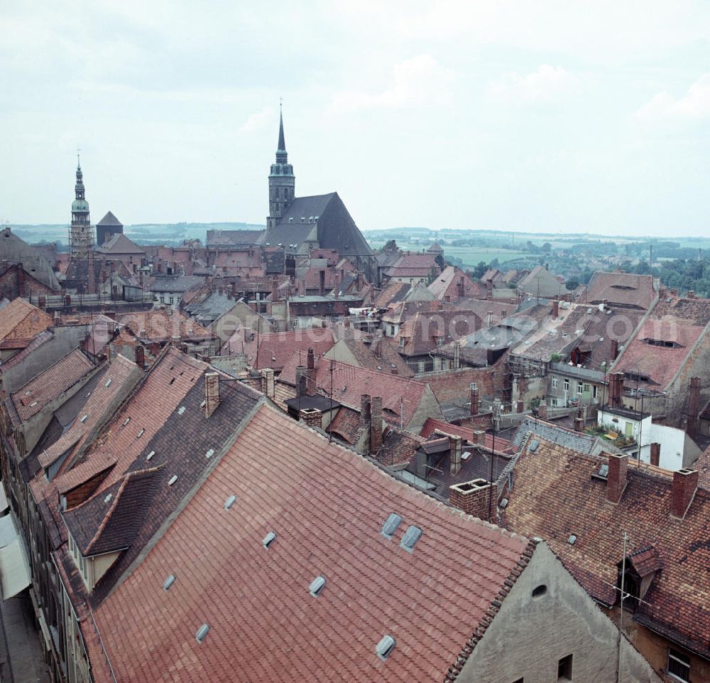 GDR image archive: Bautzen - Blick von Norden über die Altstadt von Bautzen. Im Hintergrund sieht man den Turm des Rathauses (l) und den Dom St. Petri.