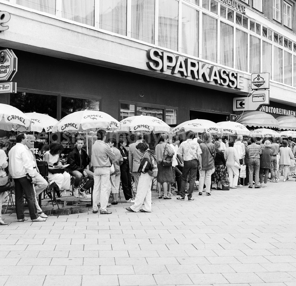 GDR image archive: Berlin - GDR citizens are facing a savings bank line to cash out the new D-mark that since the implementation of economic and monetary and social union, the East German marks replaced in Berlin, the former capital of the GDR, German Democratic Republic