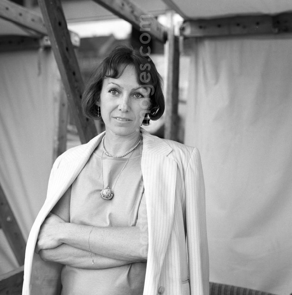 GDR photo archive: Potsdam - Die Schriftstellerin Christa Kozik auf dem Schriftstellerbasar in Potsdam.